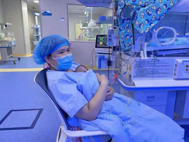 出生仅940克的"巴掌公主",80天连闯3关重获新生