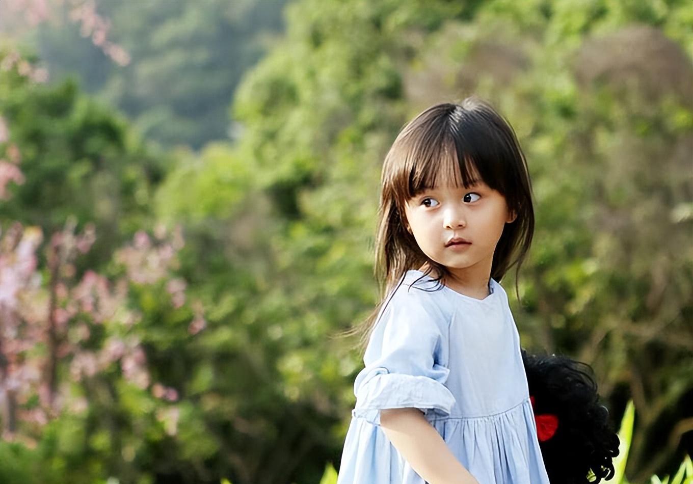 2岁即年入百万的童星刘楚恬,因太漂亮被"禁止整容",如今怎样