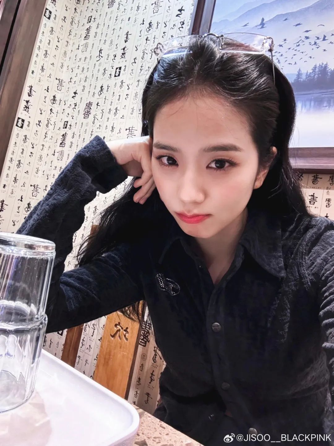 惊喜!国际秀场闪耀亮相后,jisoo给你送来一份造型攻略