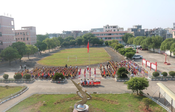 赣州市南康区龙华镇中心小学:金秋结硕果 龙小新起航