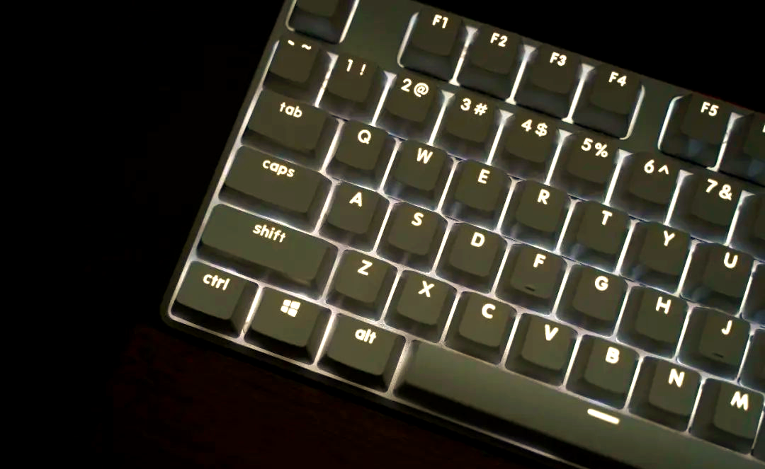 悦米机械键盘 pro:红轴与细节的完美结合