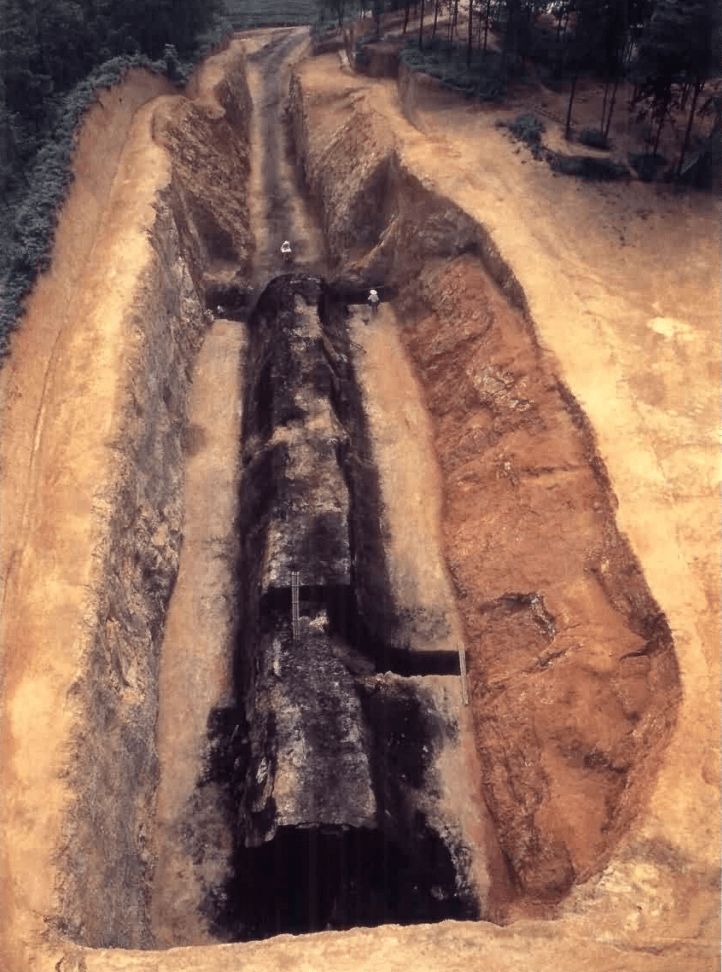 勾践父亲之墓被发现,直径八米盗洞和尿素袋子,专家到现场就懵了