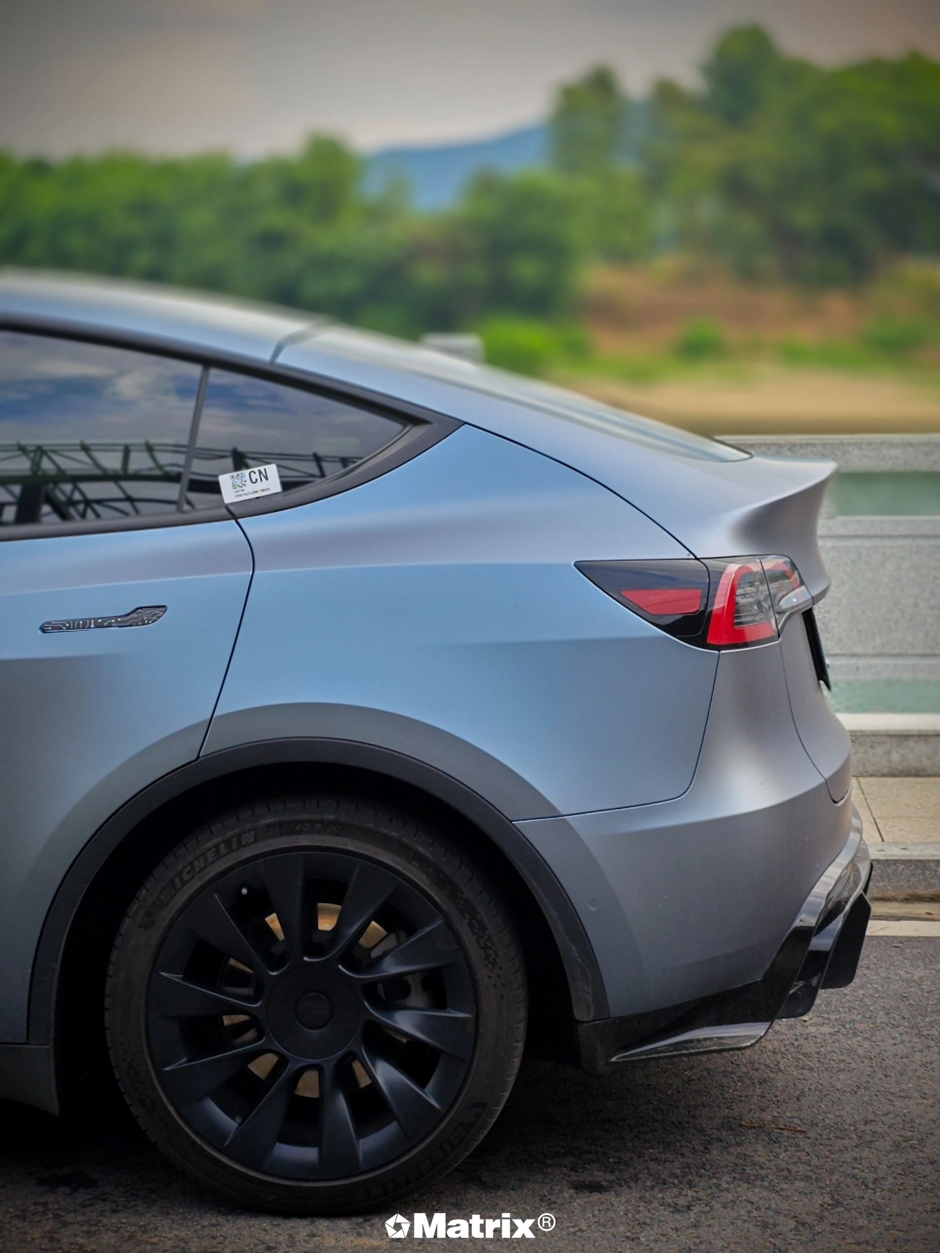 特斯拉model y-matrix矩阵改色膜超亚灰蓝,高级耐看又不易脏