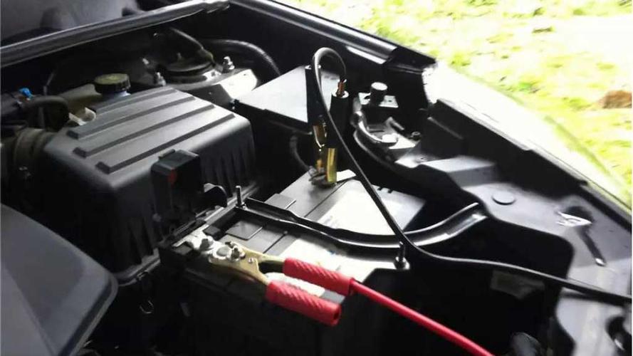 途锐的电瓶在哪?电瓶没电了怎么搭电?