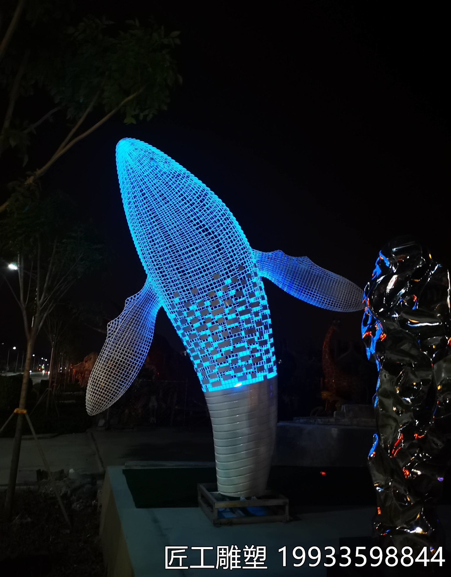 不锈钢镂空鲸鱼雕塑 发光 个性