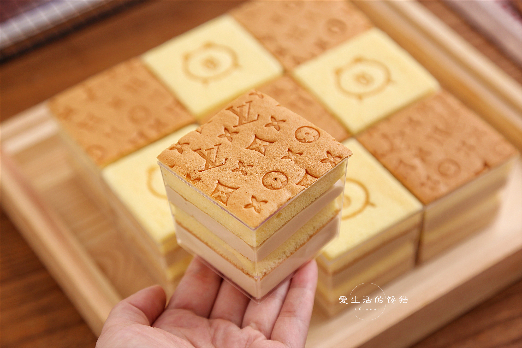 榴莲拿铁奶油杯,谁懂啊?入口即化,可以嚼着吃的果肉咖啡!