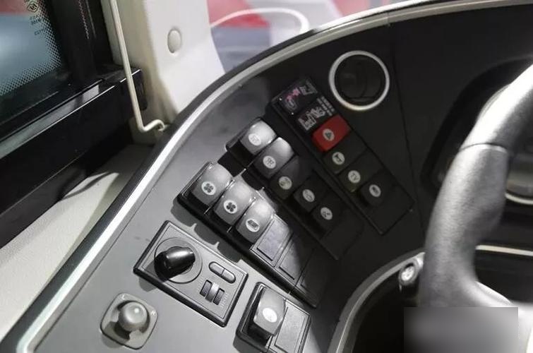 大巴车车门开关按钮