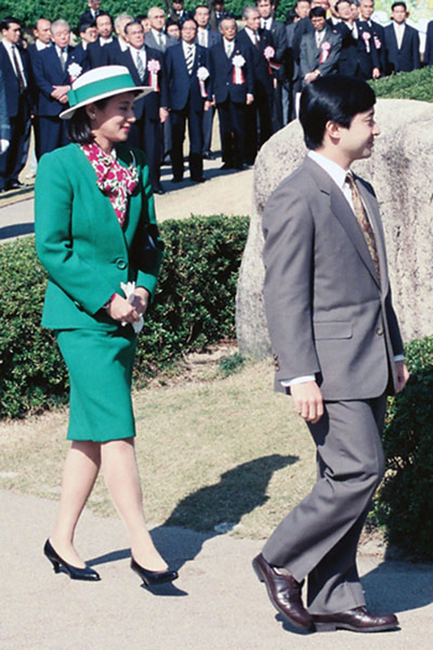 时尚加油官##我的秋日穿搭# 【日本皇后小和田雅子,是一个"控绿"高手