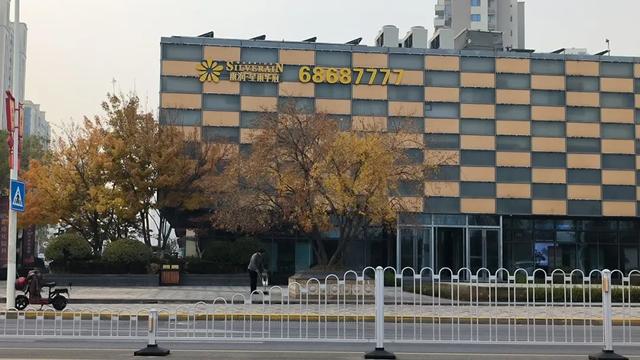 山东青岛雨润国际广场停工调查 江苏前首富的地产危局