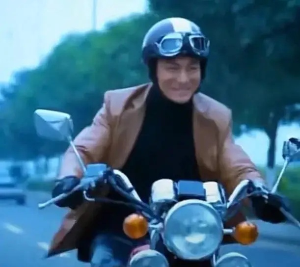 刘德华90年代的摩托车广告