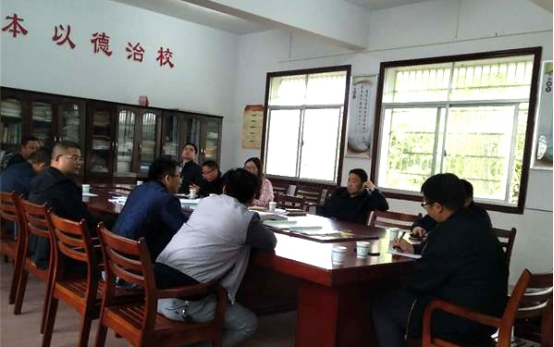 南县明山头镇中学:教师备课获市县教育局领导"点赞"