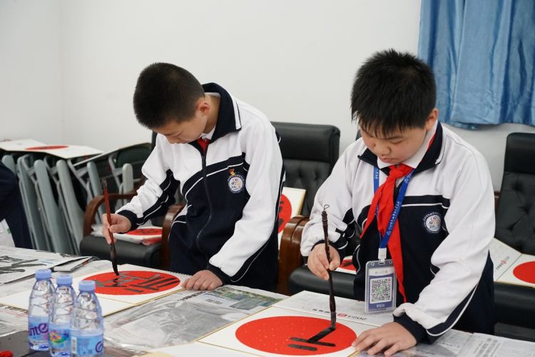 新春送福,爱满校园,南实集团麒麟二中喜迎春季开学