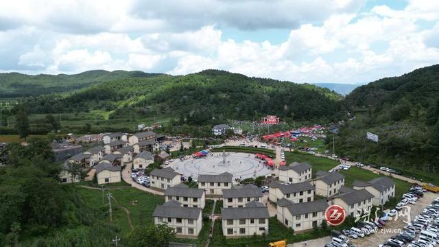 宣威市东山镇:中华民族一家亲 各族群众共度火把节