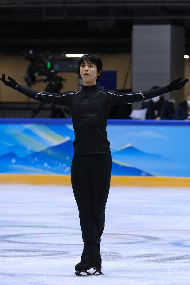 羽生结弦首次亮相首体备战!身着黑色紧身衣开始训练