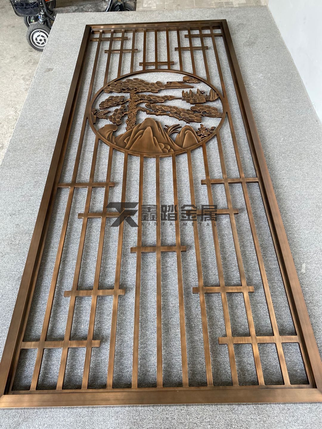 黄古铜铝板屏风,金属隔断冷色调空间感比较好