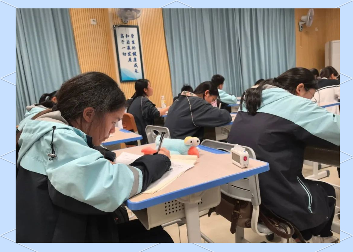 漳浦龙成中学八年级作文竞赛:墨香中的青春风采