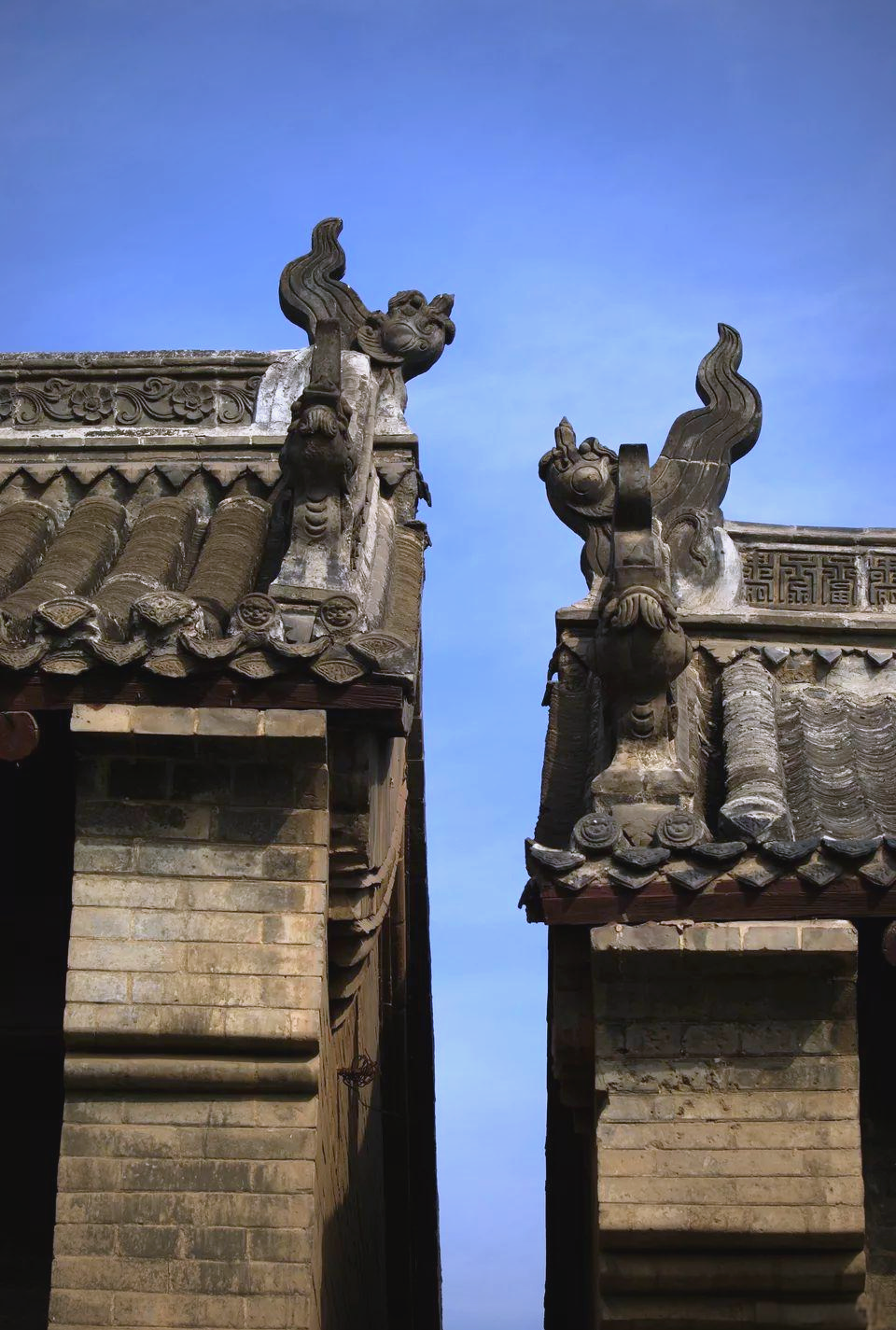 因此,在古老的建筑中,龙的文化占据着不可或缺的地位