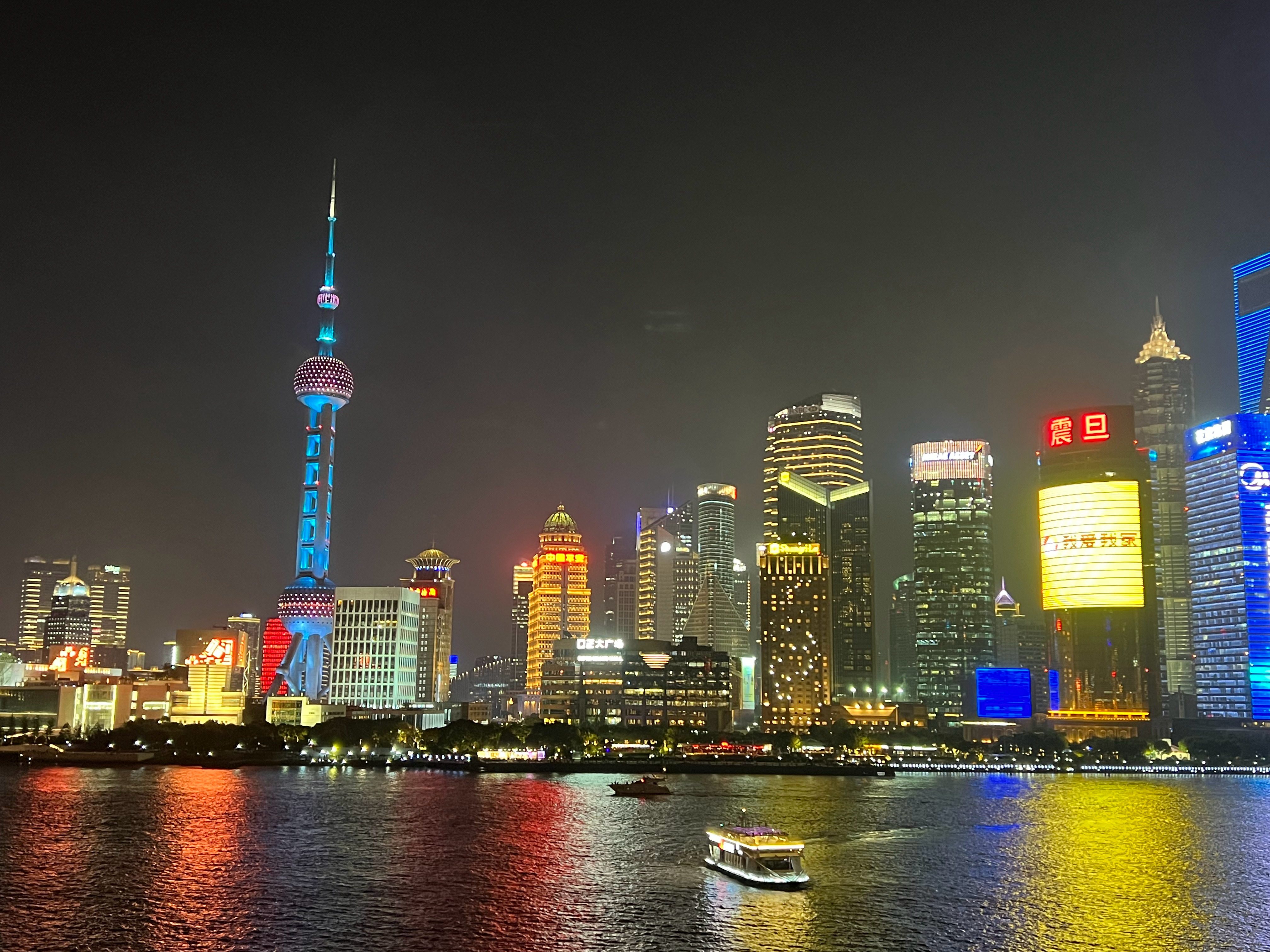 酒吧平台远眺黄浦江 上海·whisky 8 bar外滩八号酒