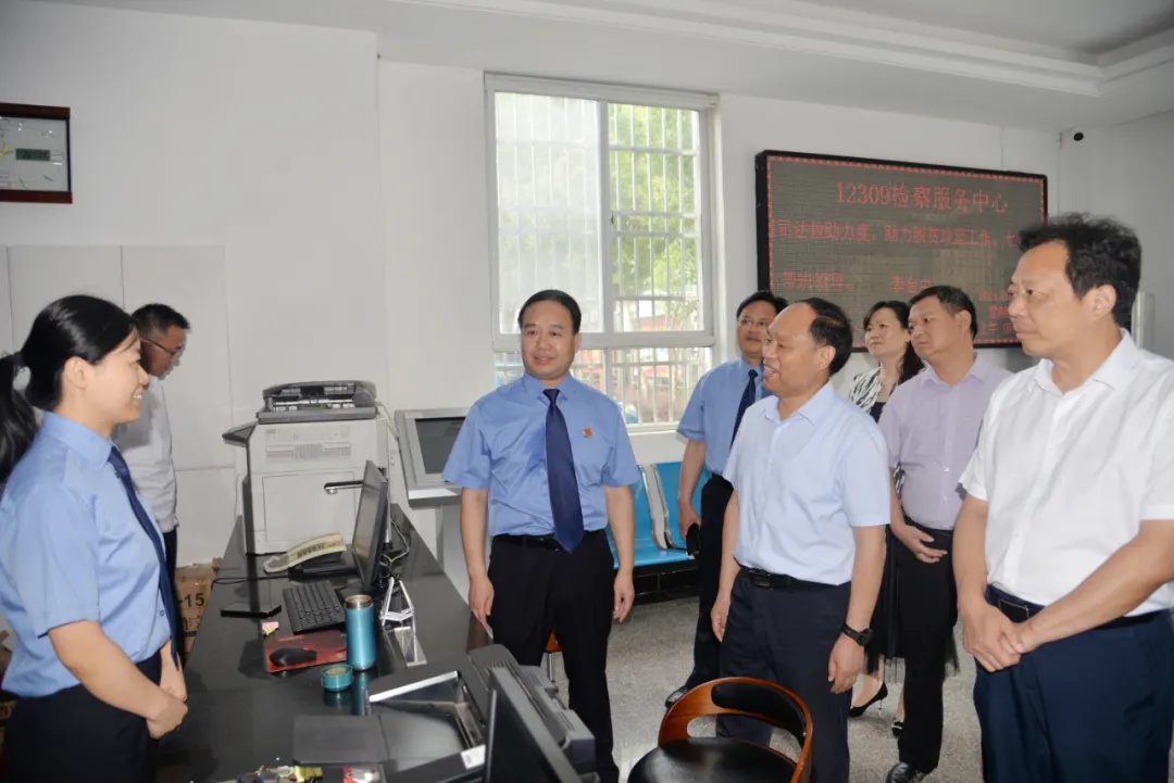 信阳市人大常委会副主任陈延虎带队视察控告申诉检察工作