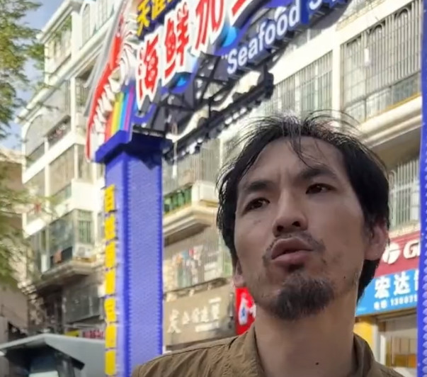 网红揭秘三亚宰客行为,打假海鲜市场缺斤少两,顶格处罚解气