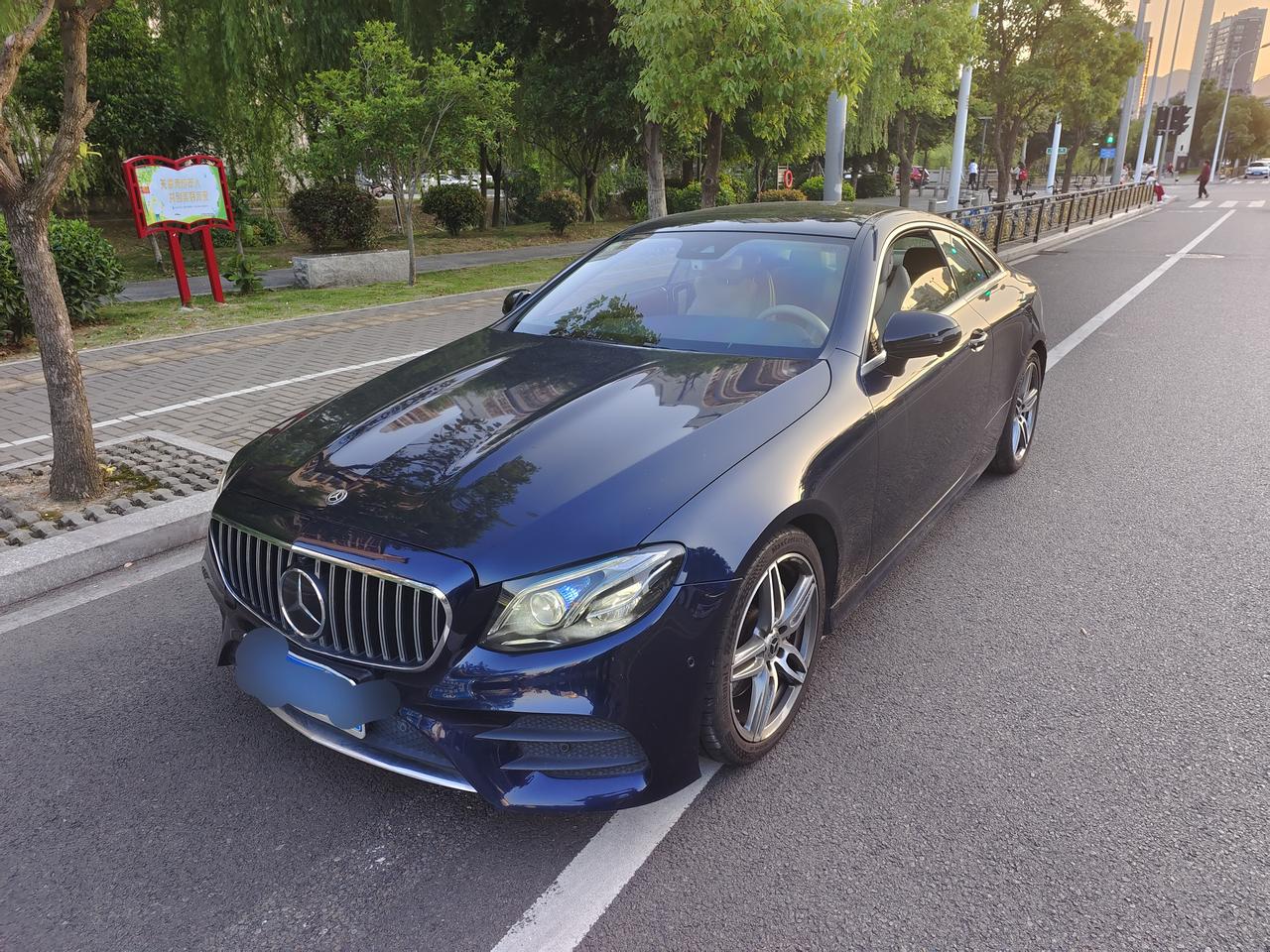 奔驰e200 coupe轿跑