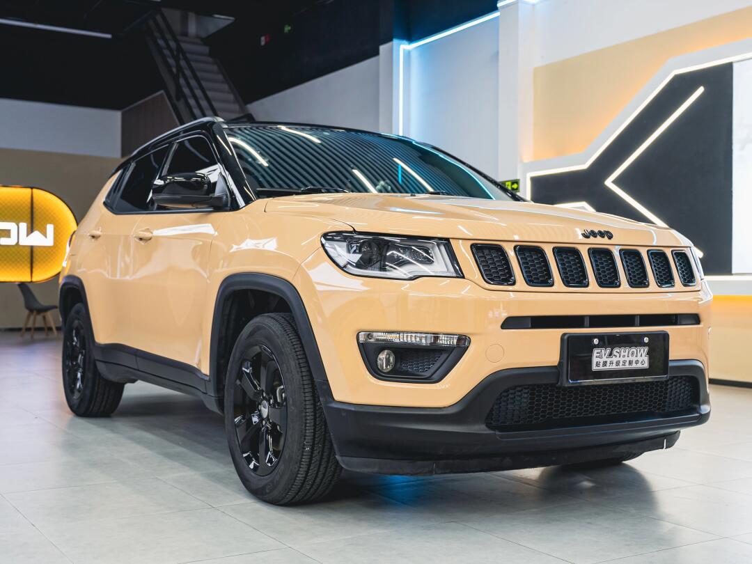 jeep指南者仪表盘显示随机字母什么意思