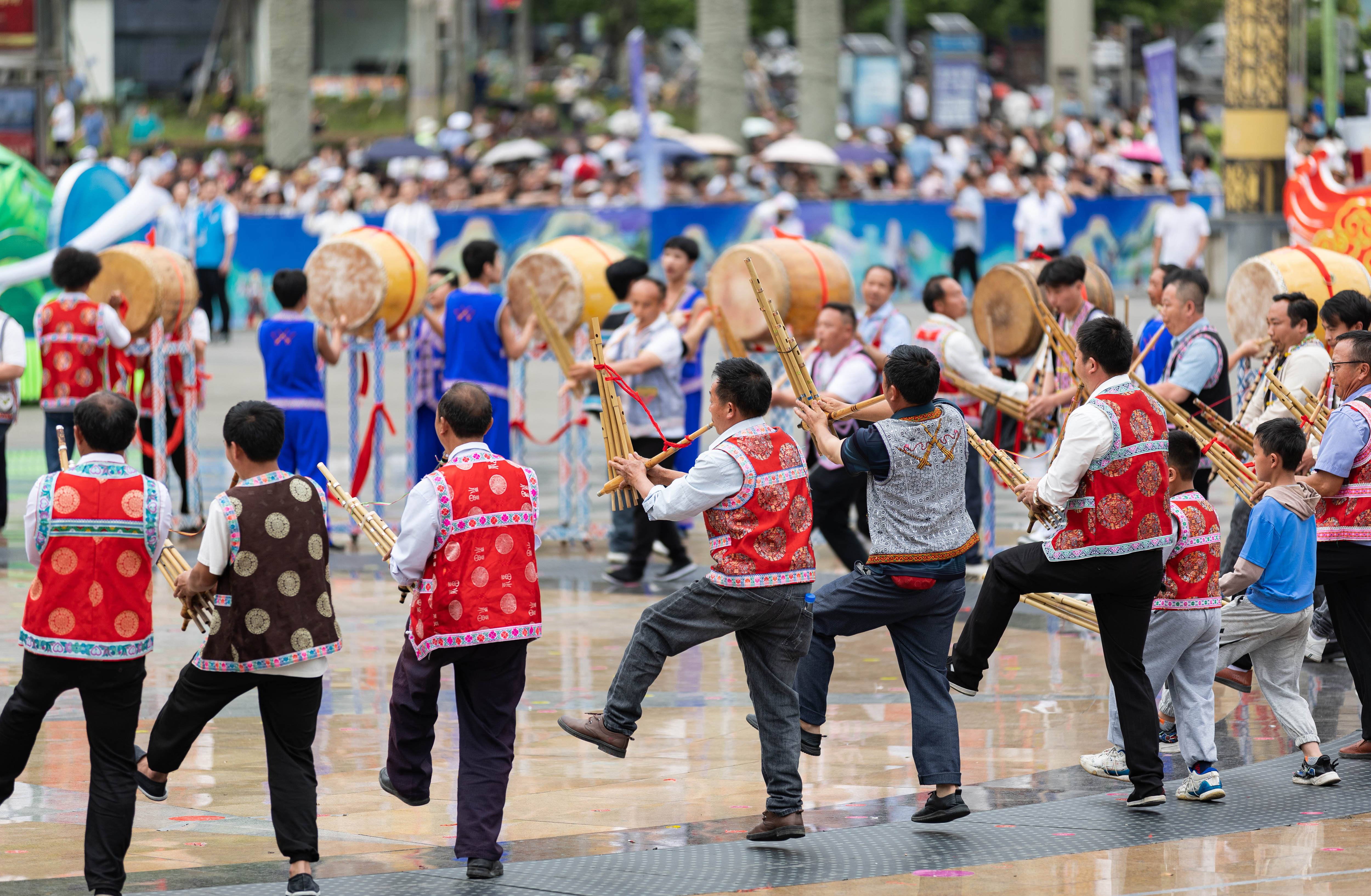 (社会)四川兴文县:苗族群众欢度花山节