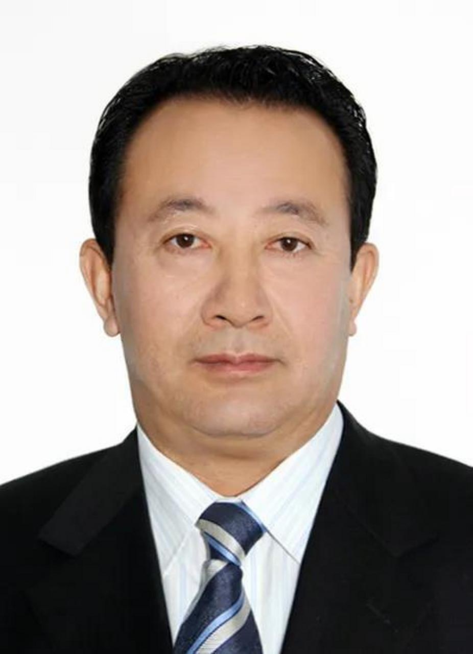 杨廷仁是纳西族,1958年5月生,云南玉龙人,1978年参加工作,1986年入党.