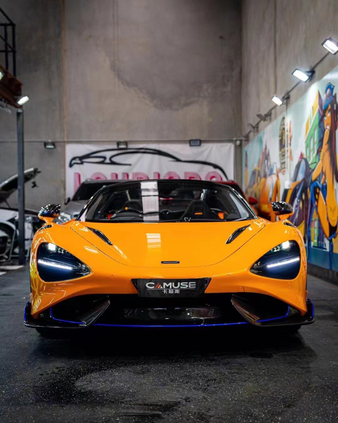 迈凯伦675lt卡慕斯改色膜迈凯伦橙,一眼就能勾住眼球 热烈 霸道