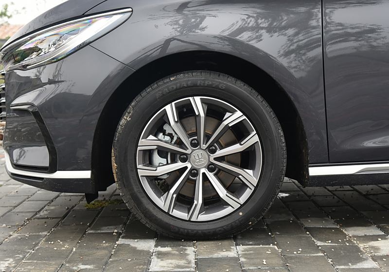 比亚迪宋max 7座的轮胎型号是什么?