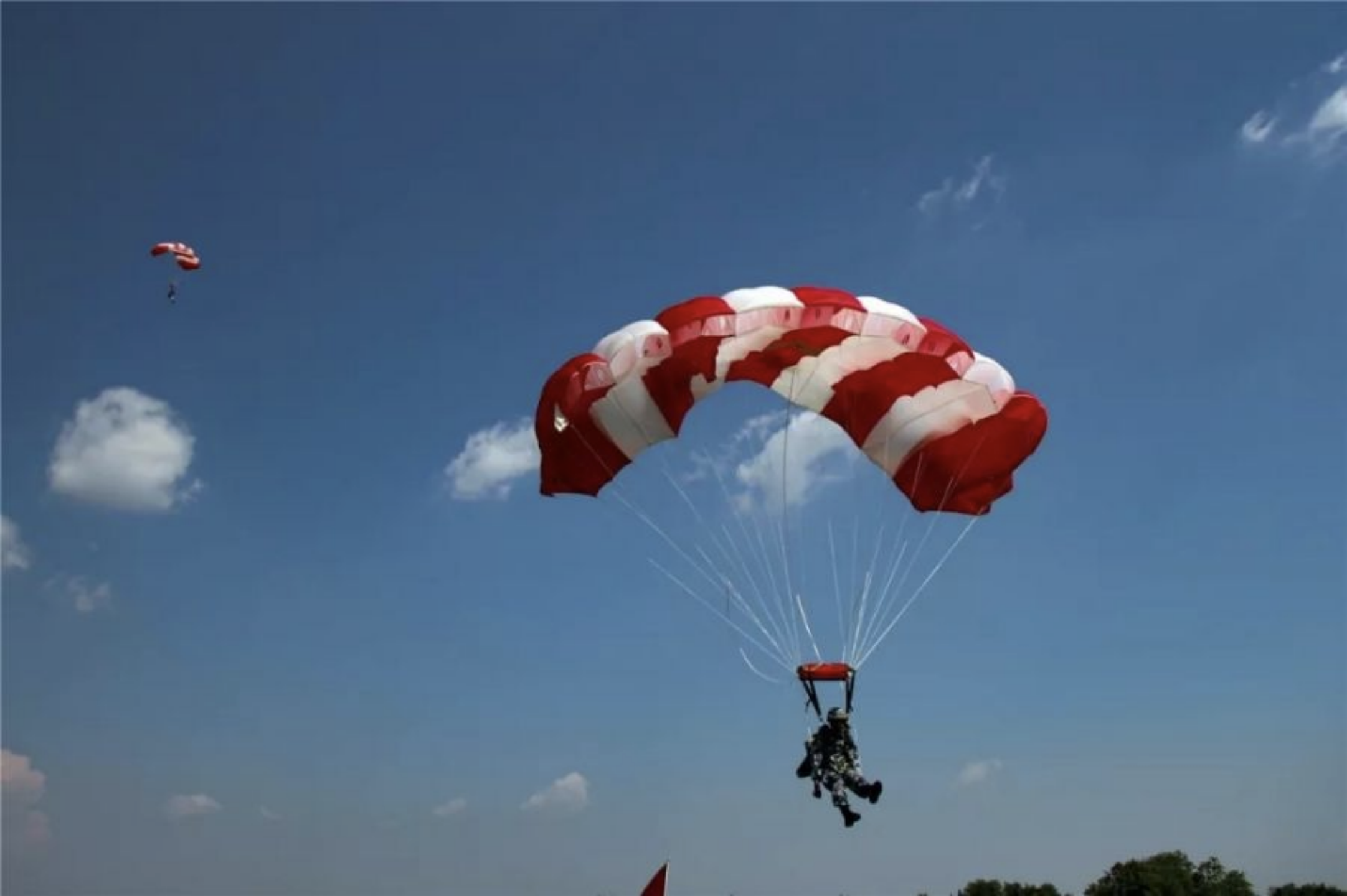 15名汉子纪念中国空降兵成立70周年