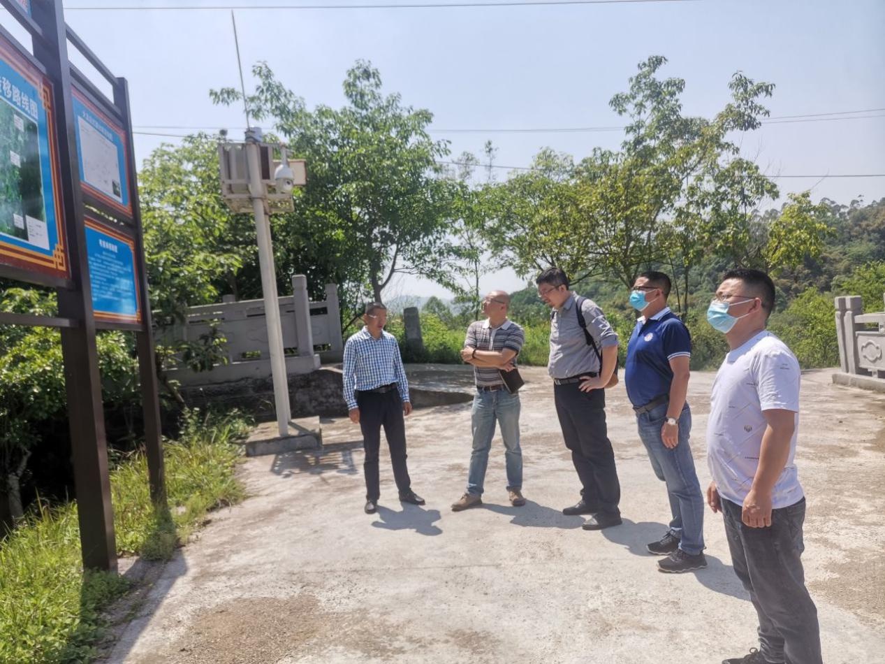 邮亭镇邀请重庆大学教授调研指导邮亭高标准农田建设