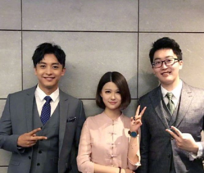 lol半决赛拉开帷幕,官方公布解说嘉宾,时隔三年李佳航重出江湖