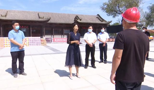 运城关公文化旅游发展有限责任公司董事长苏引萍慰问关公文旅项目建设
