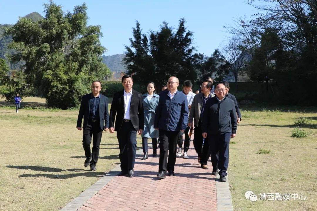 市人大常委会主任陈飞龙,市政协主席陆海,市委常委,办公室主任张宏,市