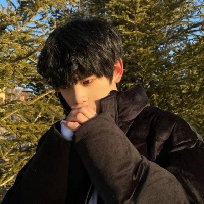 男生头像|男生头像帅气真人 中分的发型显得更是有精神了 第235期