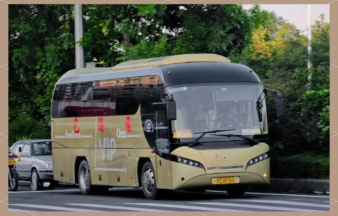 青年客车的市场拓展与多样化发展:从jnp6790t到jnp6100r