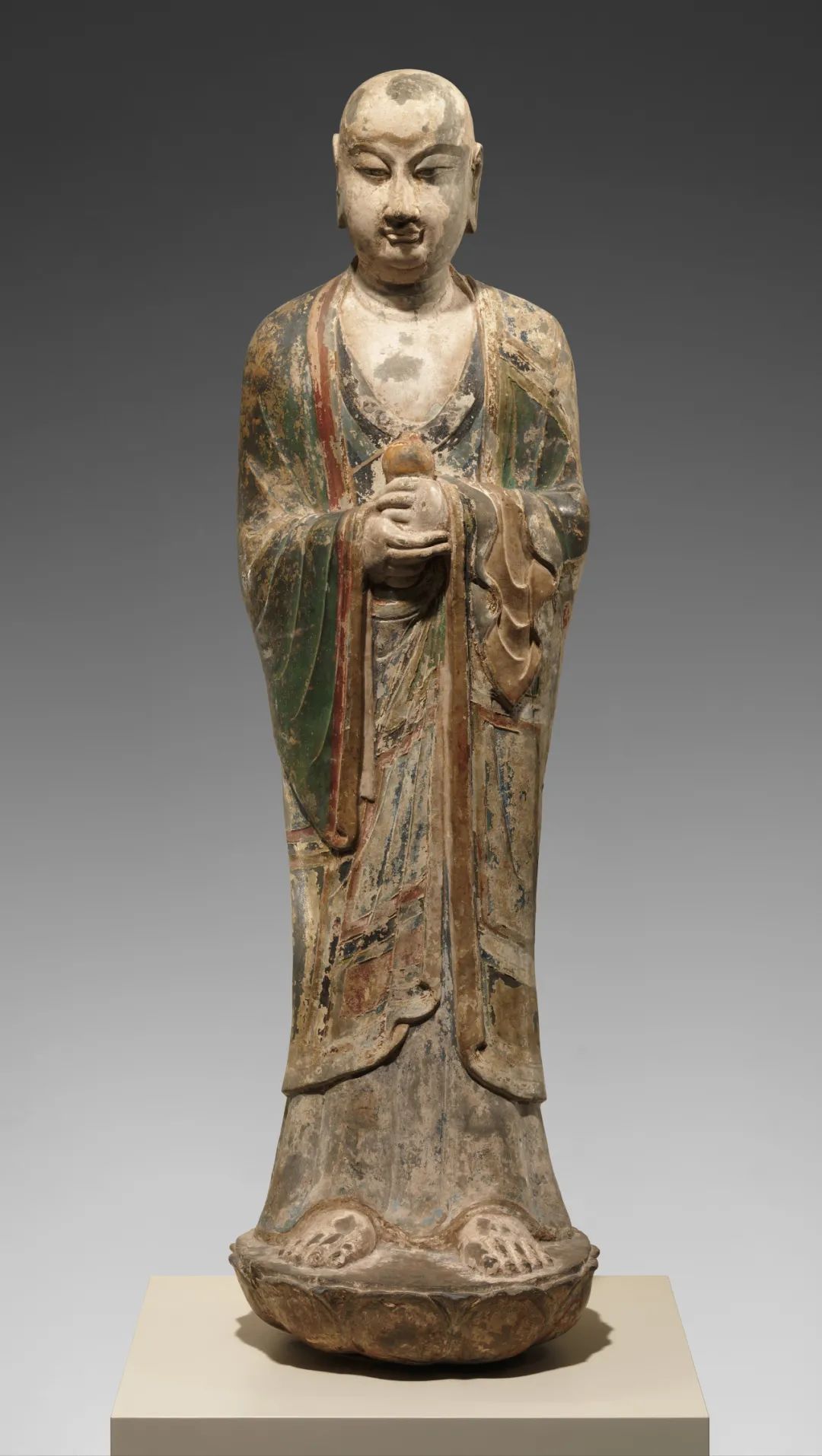 唐代彩绘石雕珍品:阿难尊者立像