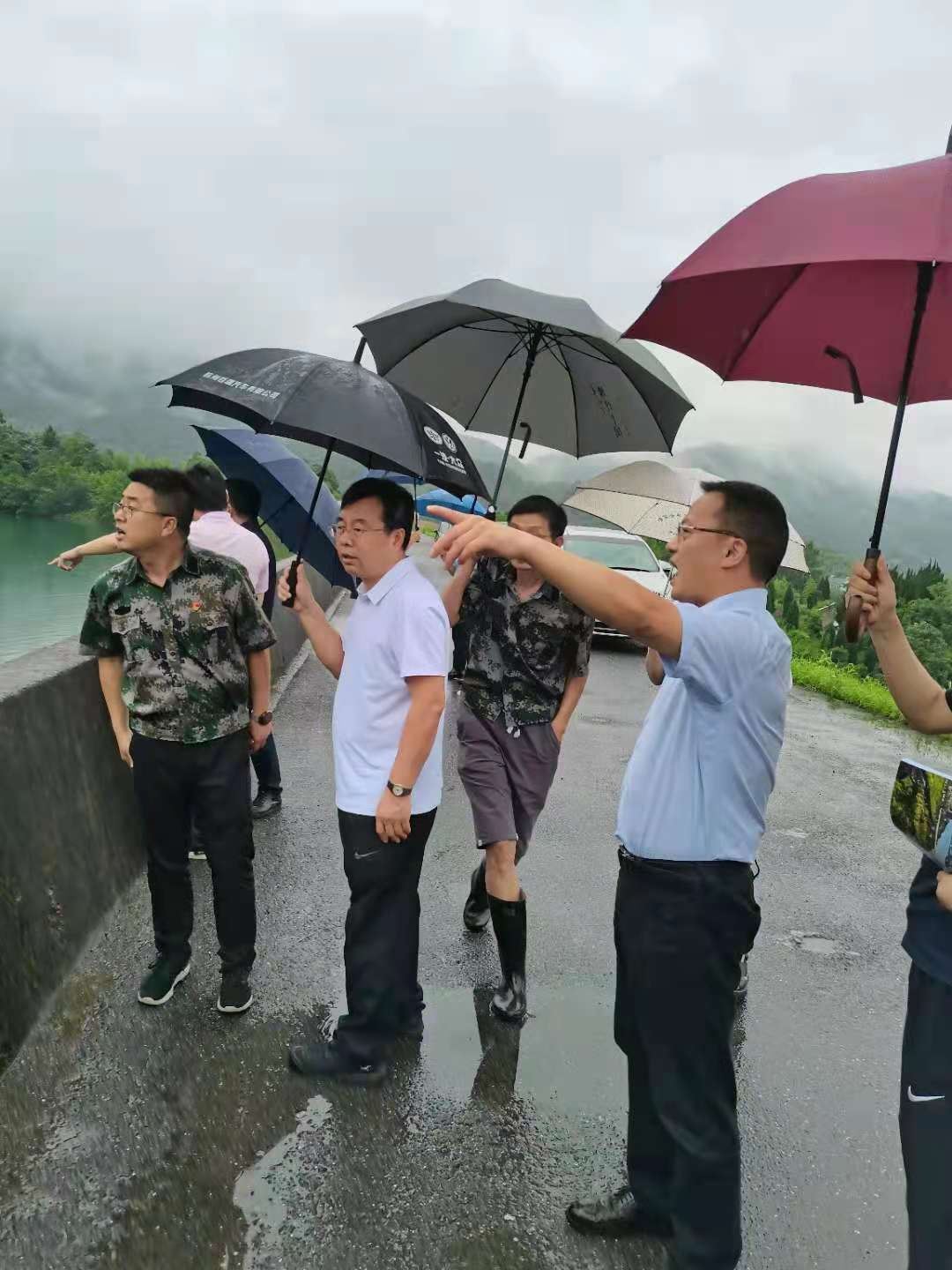 富阳:杭州市人民政府副秘书长鲍文明实地检查汛期防御工作