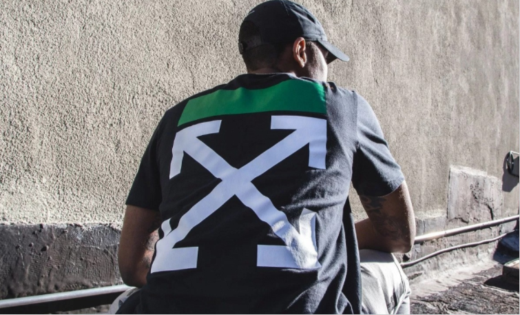 两个箭头交叉是什么牌子的衣服?