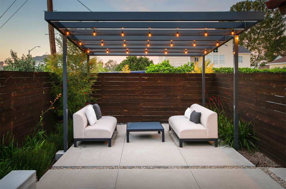 庭院设计:有钢结构防雨廊架和防腐木围墙的90㎡小花园