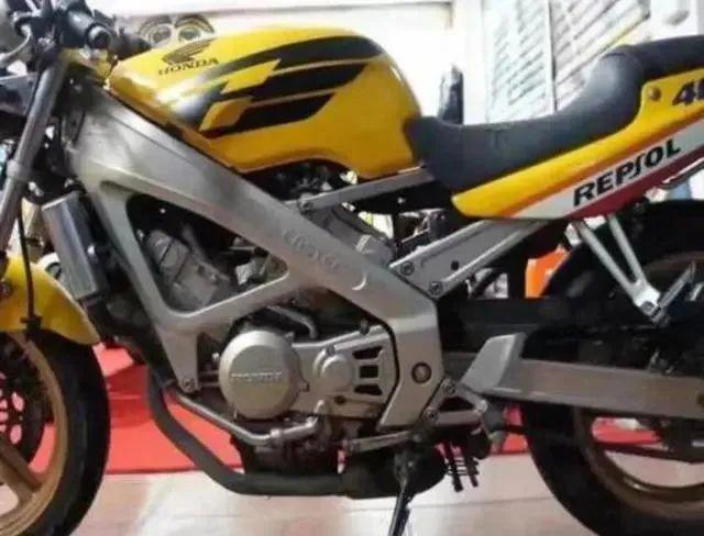 号称骑不坏的"不死街车",本田vt250小蚂蚁