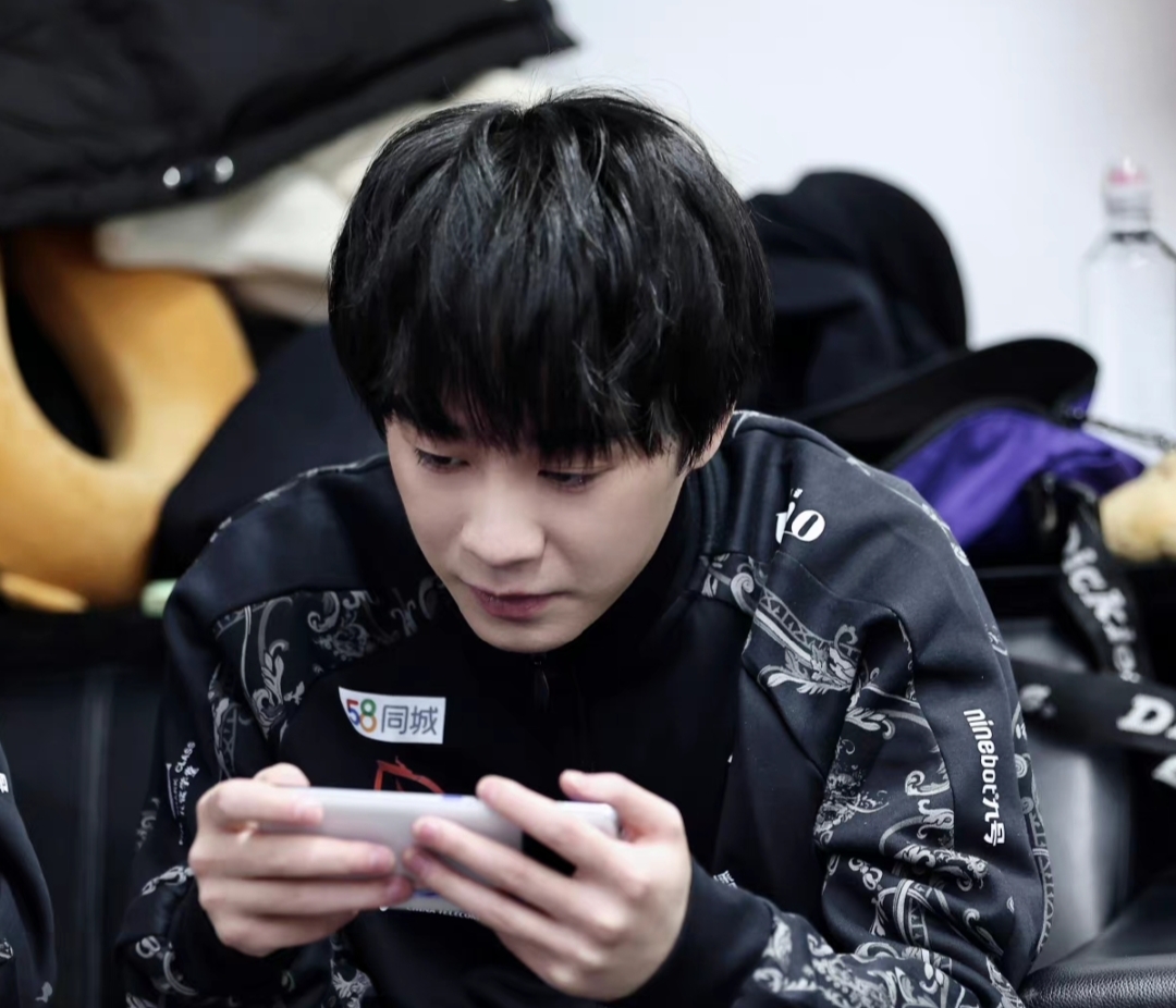 成都ag超玩会支棱起来了,笑影终结王昭君连败,初晨证明了自己