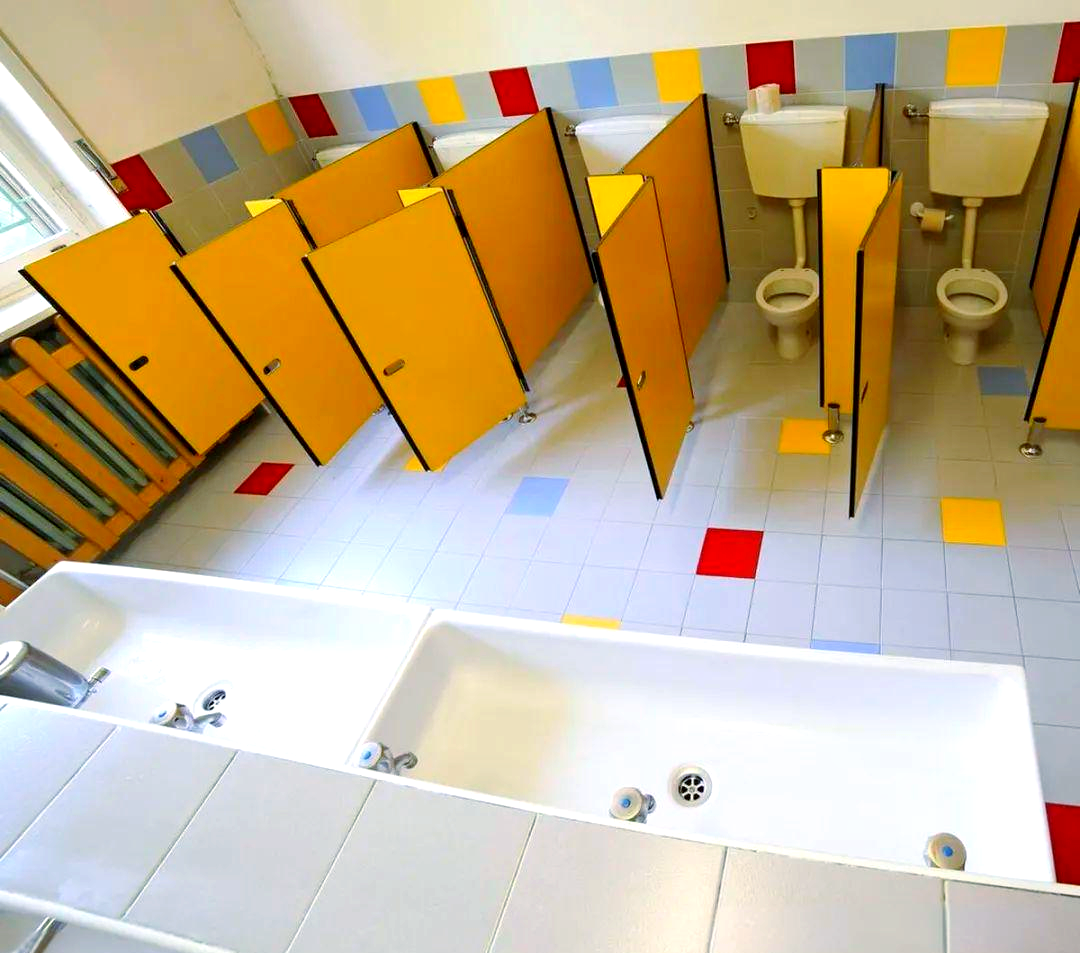 孩子为何不愿在幼儿园排便?家长需知的若干原因与引导方法