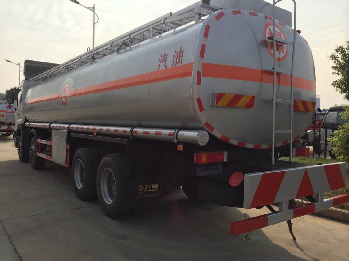 油罐车尾部为何都有一条长长的铁链拖在地上,这背后有何玄机?