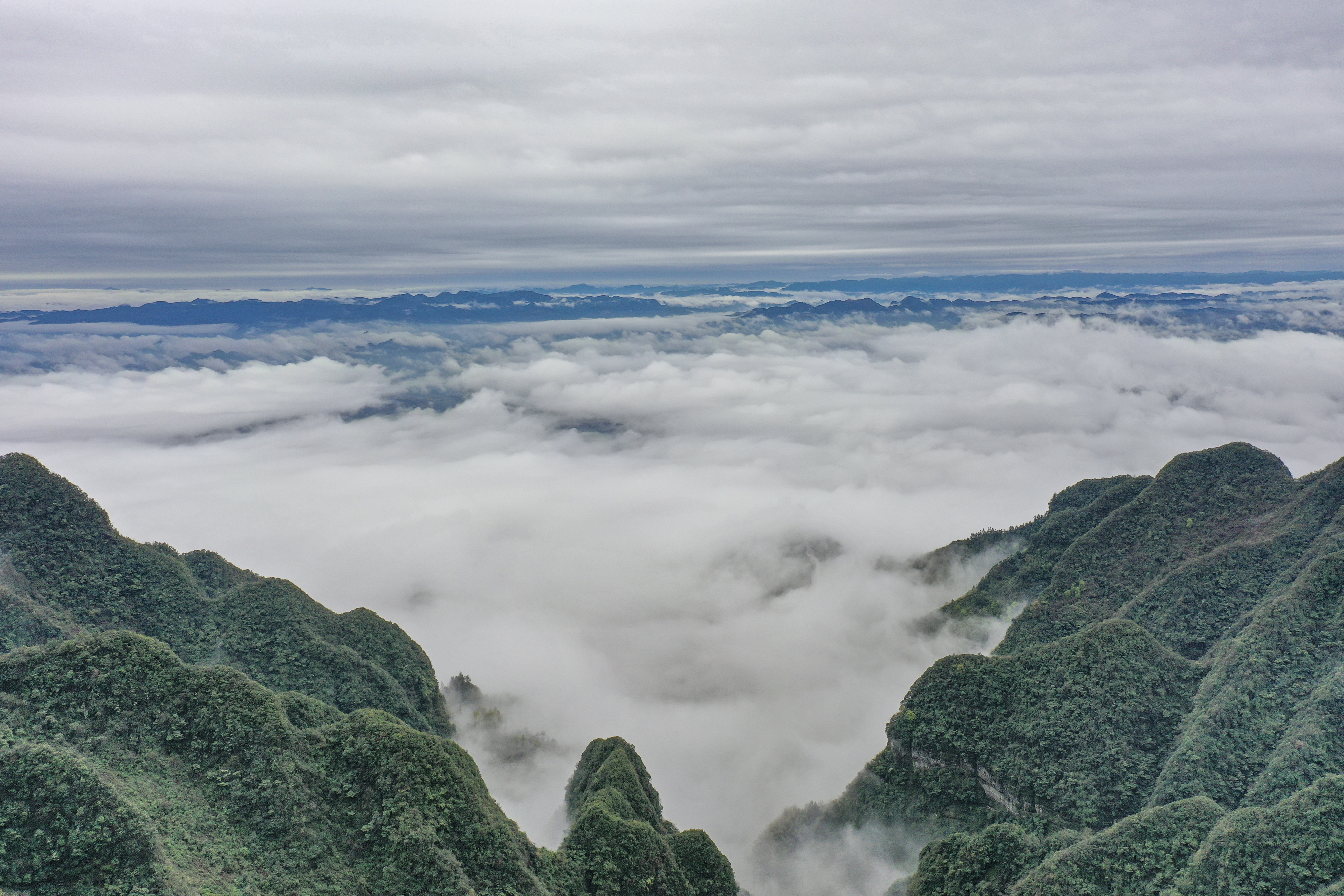 (环境)重庆秀山:云漫川河盖