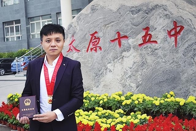 太原好人张小龙 用爱筑梦三尺讲台