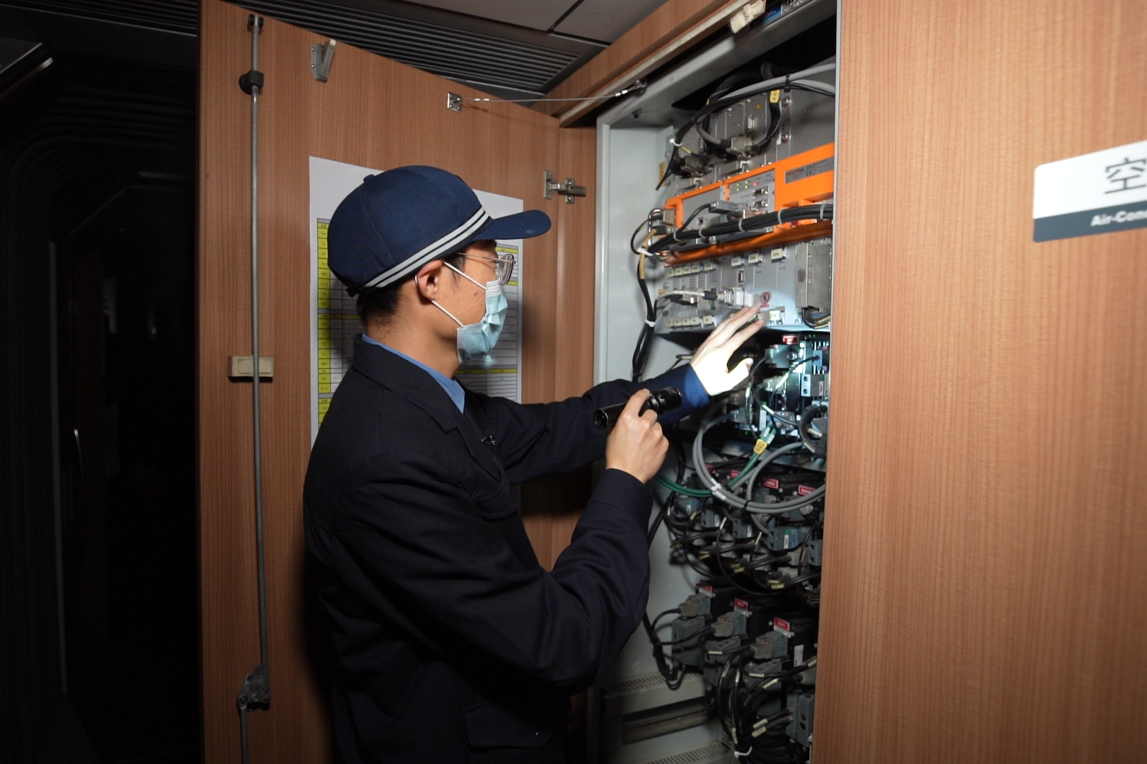 新春走基层|"90后高铁医生"护航"中国速度"