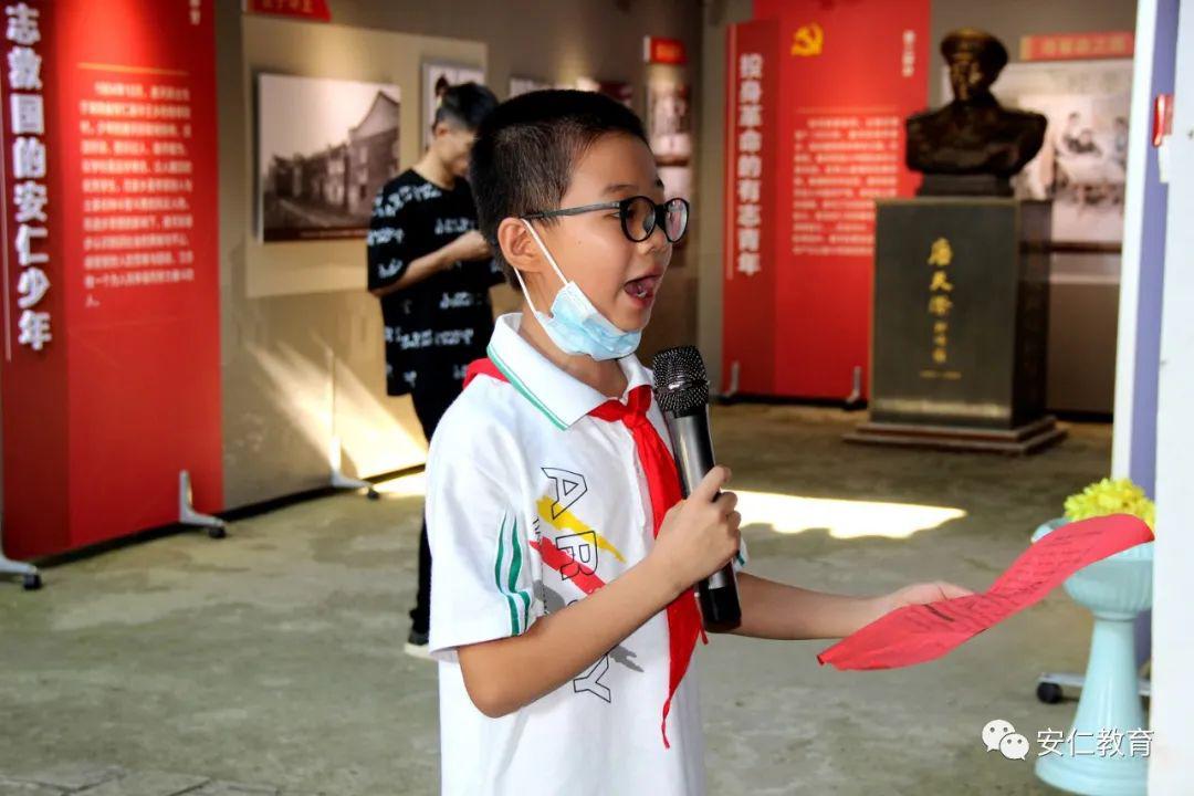 少先队代表李诗洋发言