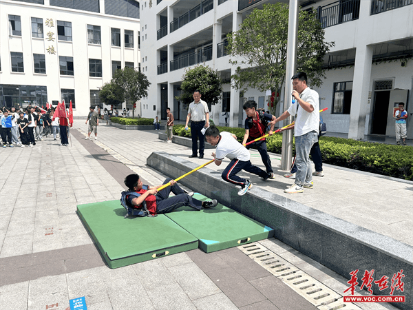 防溺水急救演练图片